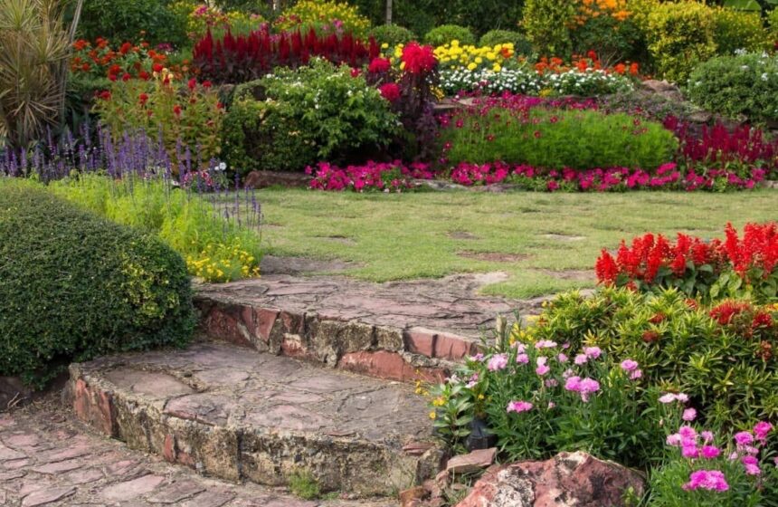 Die Schönheit von Ruinenmauern im Garten - Wohntrends Magazin