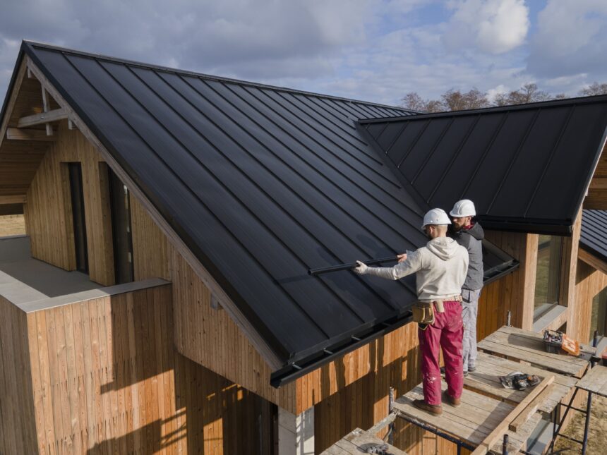 dekarze-pelnostali-Blechdach mit Dämmung Eine nachhaltige Lösung für Gebäudeisolierung-Wohntrends Magazin