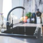 kaboompics-com-Warmwasser nachts abschalten Ist es sinnvoll und energieeffizient-Wohntrends Magazin