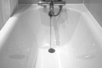Mikes Photography-Badewanne lackieren Eine kostengünstige Methode zur Aufwertung des Badezimmers-Wohntrends Magazin