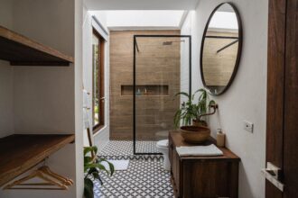 Dusche vor dem Fenster: Ideen für ein unkonventionelles Badezimmerdesign - Wohntrends Magazin