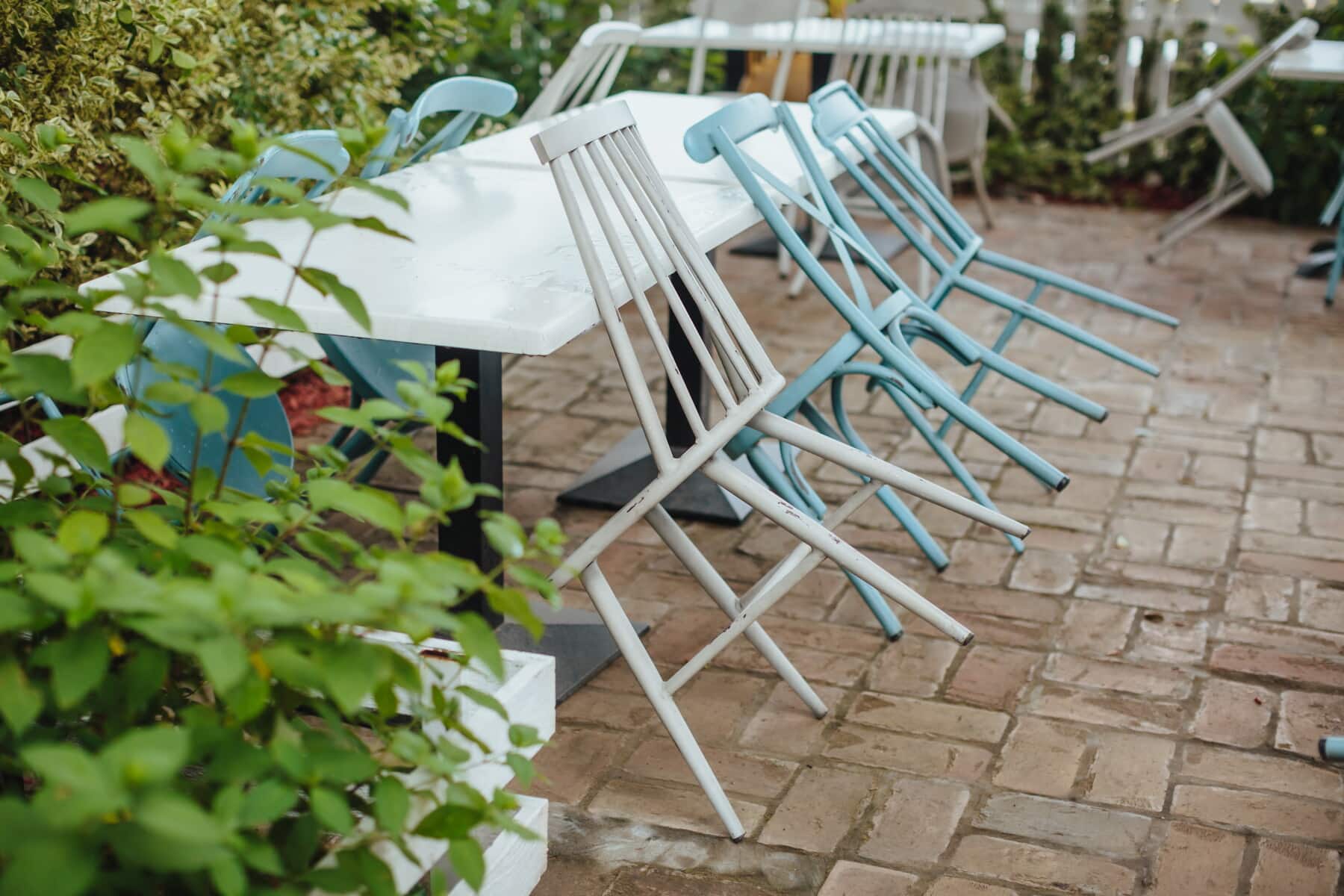Klappstuhl oder Stapelstuhl: Die beste Wahl für platzsparende Sitzgelegenheiten für den Garten