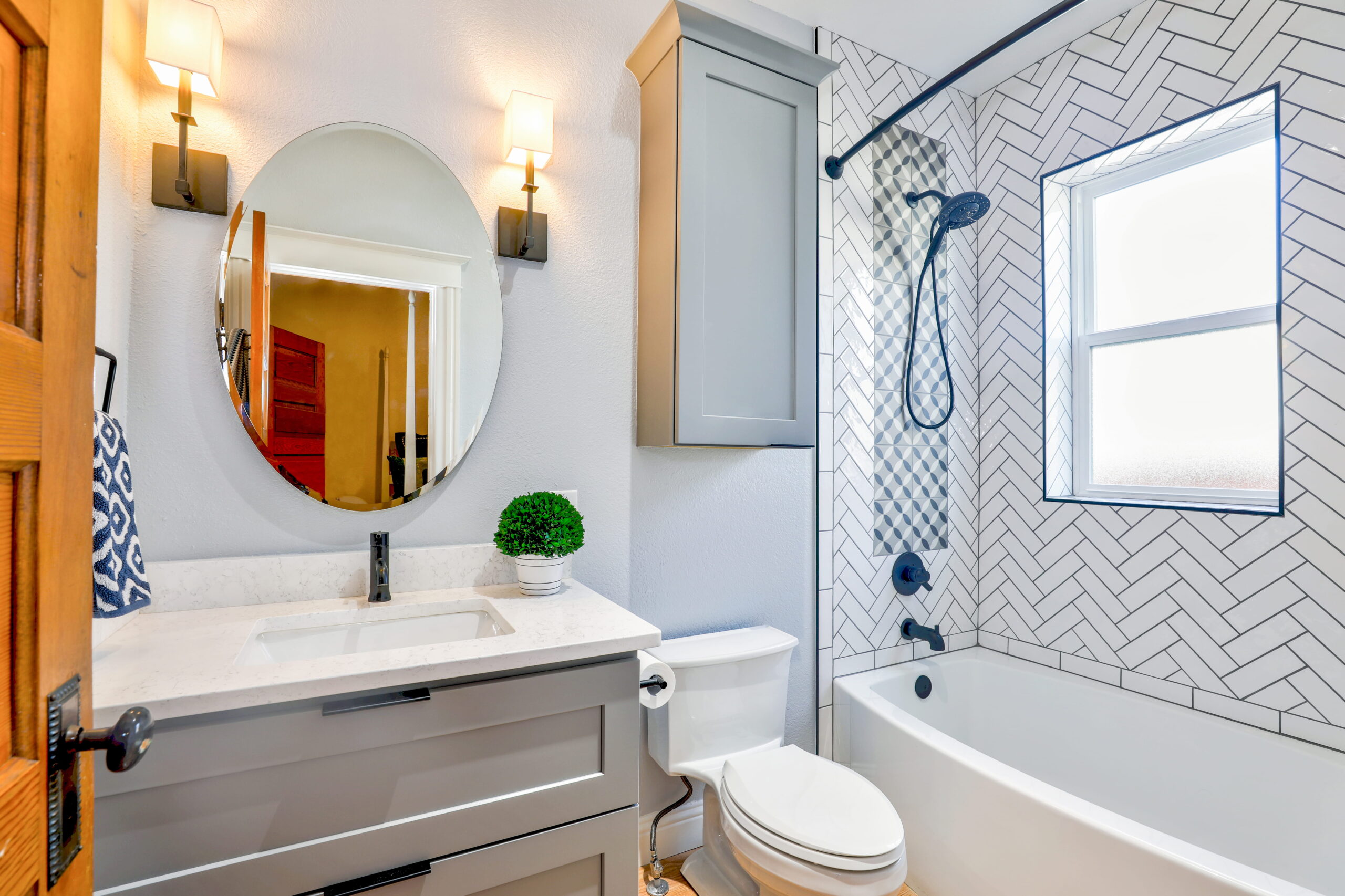 Kleines Badezimmer dekorieren: Tipps für eine funktionale und stilvolle Dekoration