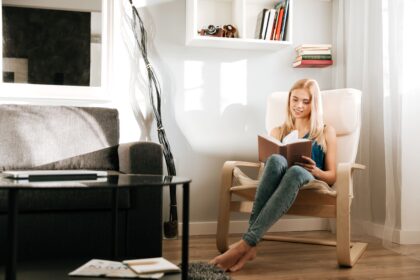 Schwebendes Bücherregal: Platzsparende und stilvolle Lösung für Ihre Büchersammlung