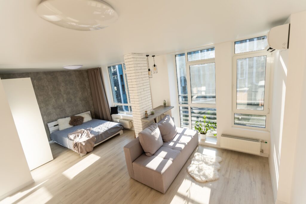 innenraum-einer-einzimmerwohnung-breites
