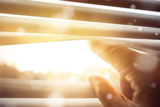 Sonnenschutz für Fenster: Die besten Lösungen für den Sommer