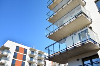 Balkon nachträglich anbauen: Schritte, Kosten und rechtliche Aspekte - Wohntrends Magazin