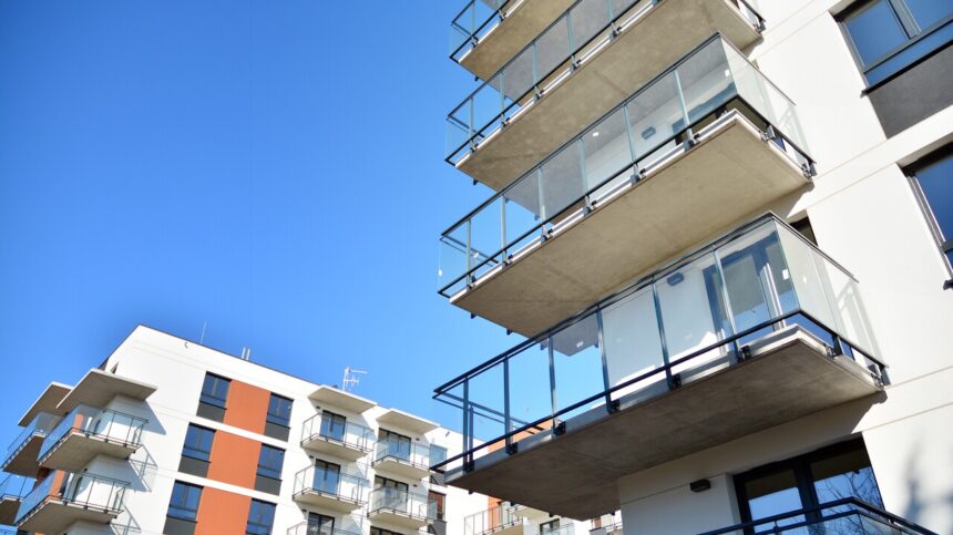 Balkon nachträglich anbauen: Schritte, Kosten und rechtliche Aspekte - Wohntrends Magazin