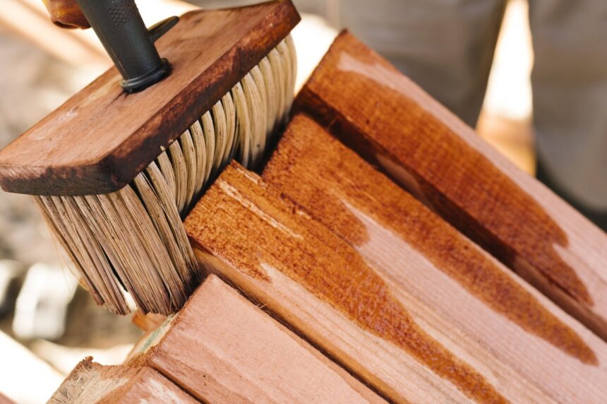 Holz lasieren: Die Vorteile der Lasur gegenüber anderen Holzschutzmitteln - Wohntrends Magazin