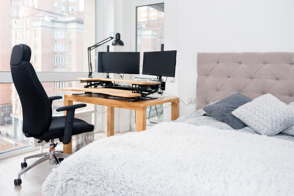 Arbeitsecke im Schlafzimmer einrichten: Tipps für einen effizienten Arbeitsplatz - Wohntrends Magazin