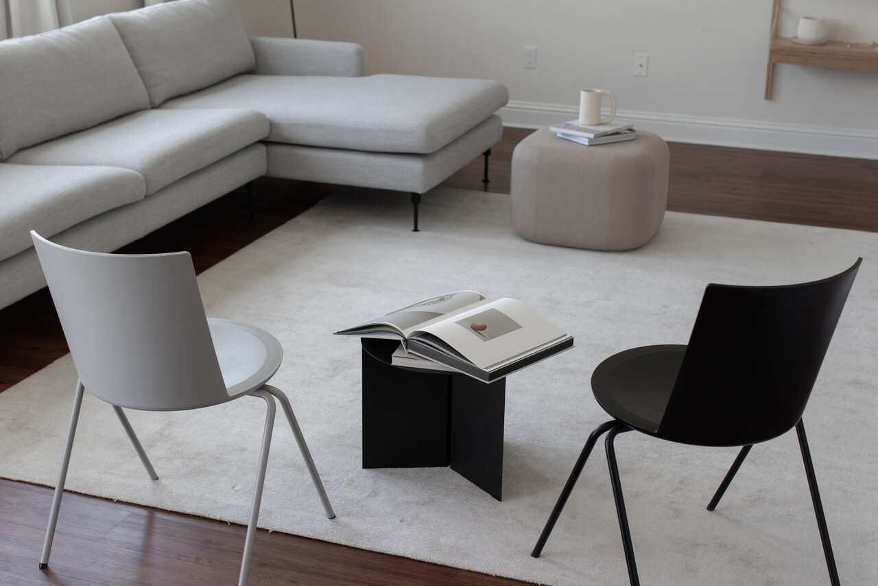 Stapelbare Stühle: Platzsparende Lösungen für kleine Räume - Wohntrends Magazin