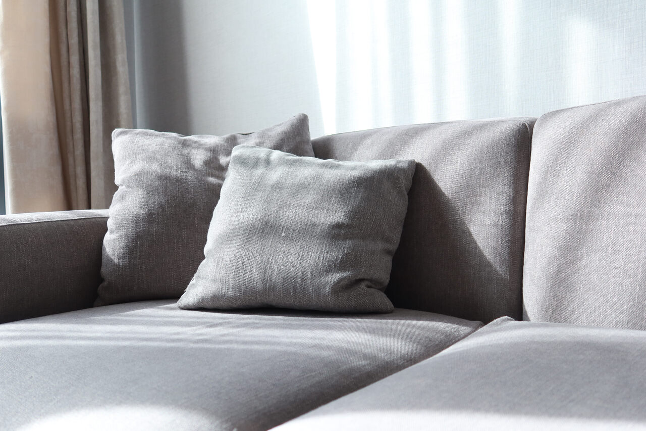 Welcher Stoff ist für Ihr Sofa am besten? Tipps für die richtige ...