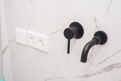 Steckdosen im Bad platzieren: Sicherheit und Komfort optimal kombinieren - Wohntrends Magazin
