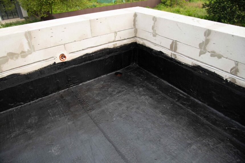 Balkon abdichten: Folie, Flüssigkunststoff oder Bitumen? - Wohntrends Magazin