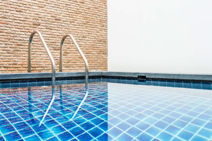 Optimale Wasserdichtheit und Optik für Ihren Pool: Fliesen oder Folie? - Wohntrends Magazin