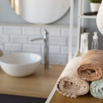 10 kreative Wege, um Stauraum im Badezimmer zu schaffen - Wohntrends Magazin
