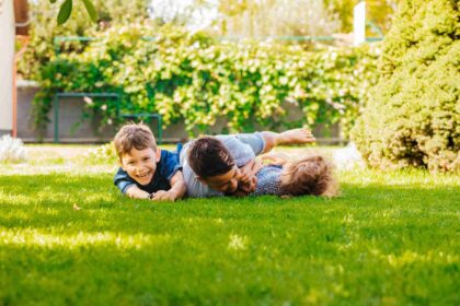 Ein Garten für Kinder: Tipps zur Gestaltung eines aktiven und sicheren Außenspielbereichs - Wohntrends Magazin