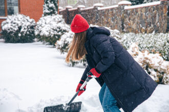 Einseitiger Gehweg: Wer muss im Winter Schnee räumen? - Wohntrends Magazin