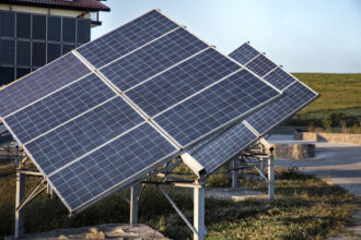 Selbstausrichtende Solaranlagen