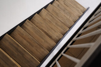 Treppe mit Vinyl verkleiden