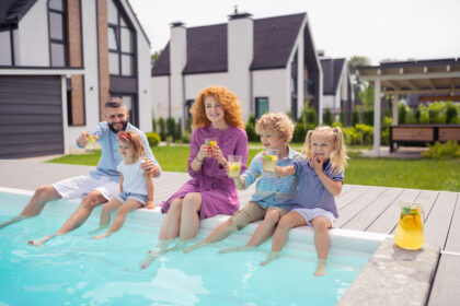 Kleinen GFK-Pool kaufen – worauf man achten sollte